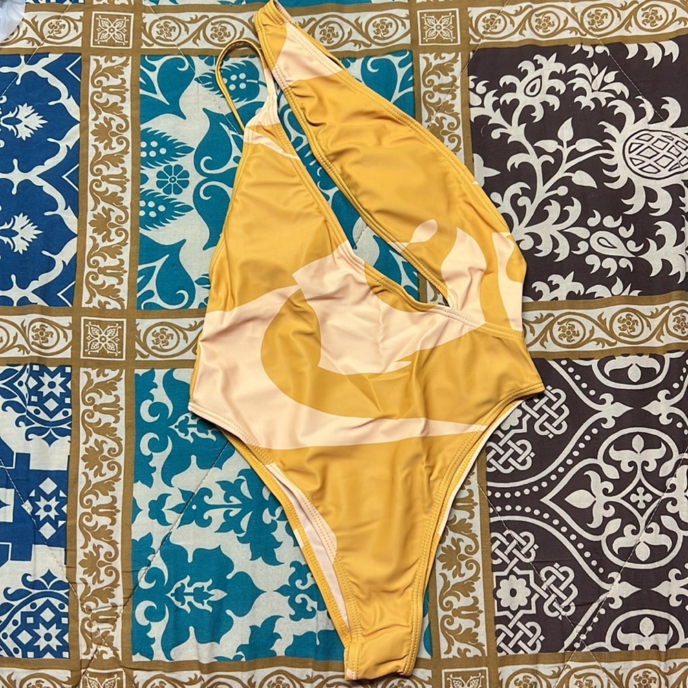 Xylo One Piece Swimsuit - Picture 3 of 3